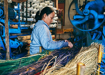 Изготовитель камышовых и соломенных матов